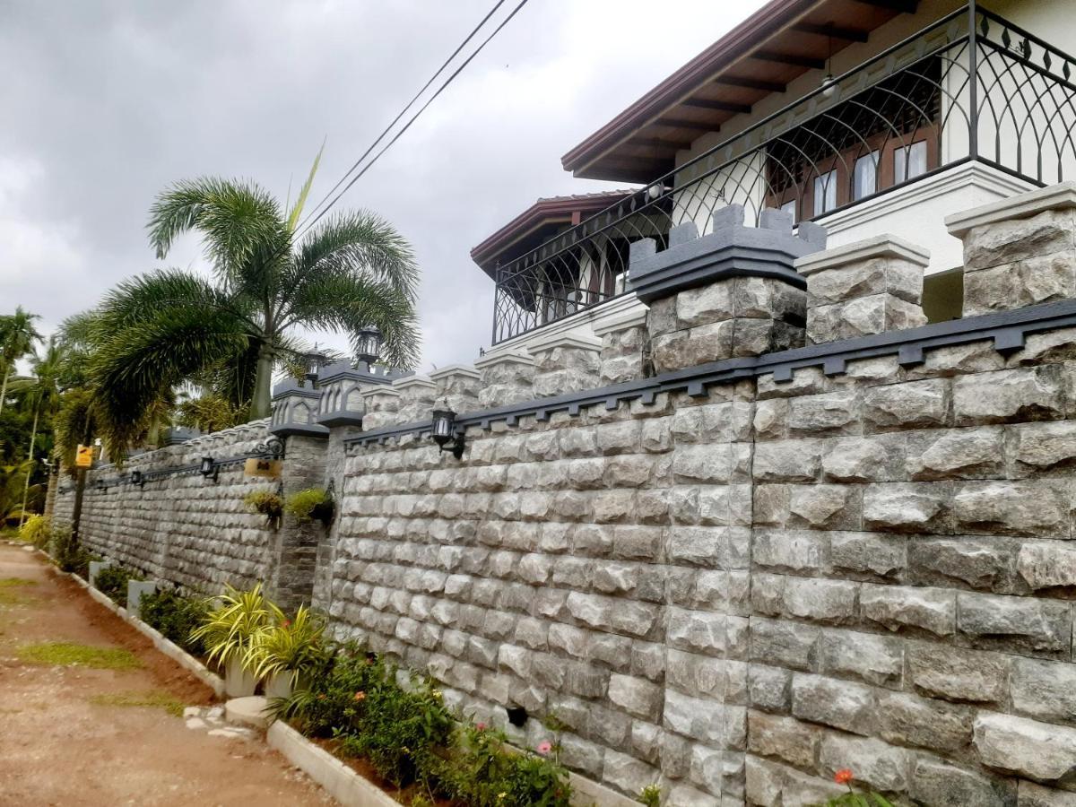 Castle Colombo Hotel Piliyandala Exterior photo